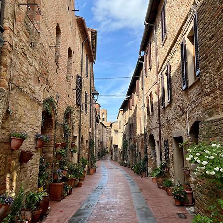 Appartamento Mirella In Centro Storico Казоле-д'Эльса Экстерьер фото